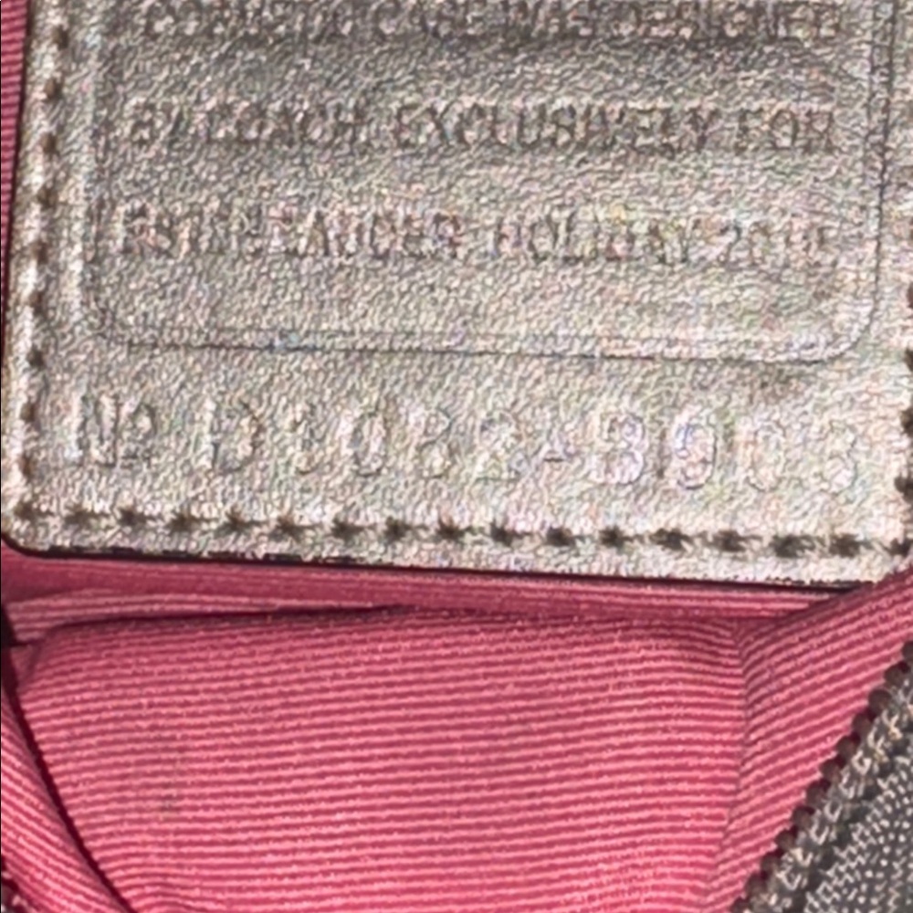 Coach Limited Edition Estée
Lauder Zip Around Cosmetic Bag
D1082-B903 - Picture 6 of 6